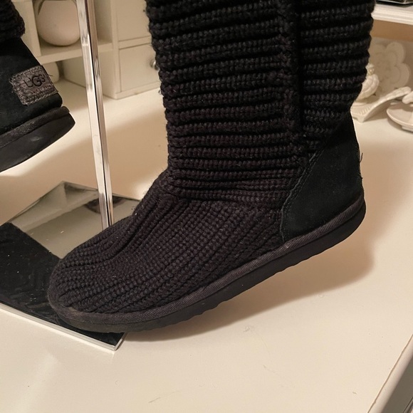 Uggs knitted boots soft and easy to put it on - Picture 2 of 15